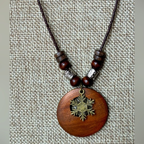 Wooden Boho Snowflake Necklace - NWT - Picture 2 of 6